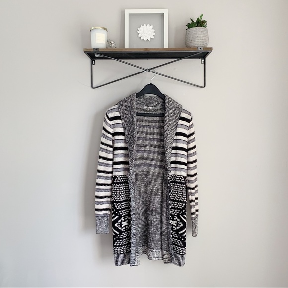 Urban Outfitters // Open Cardigan - Picture 2 of 5